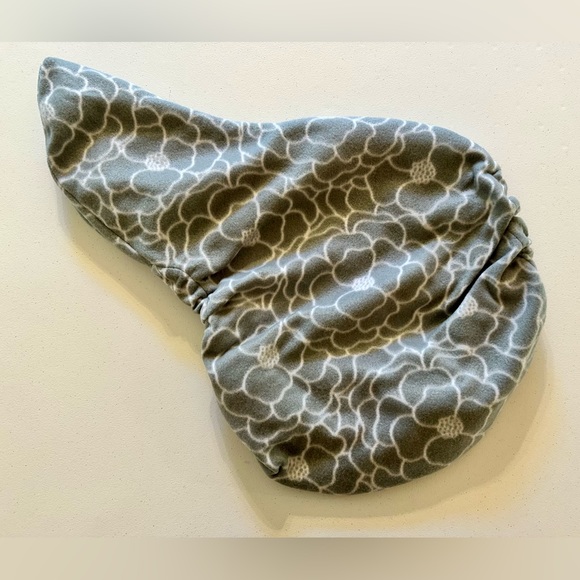 Gray floral saddle cover - Picture 2 of 3